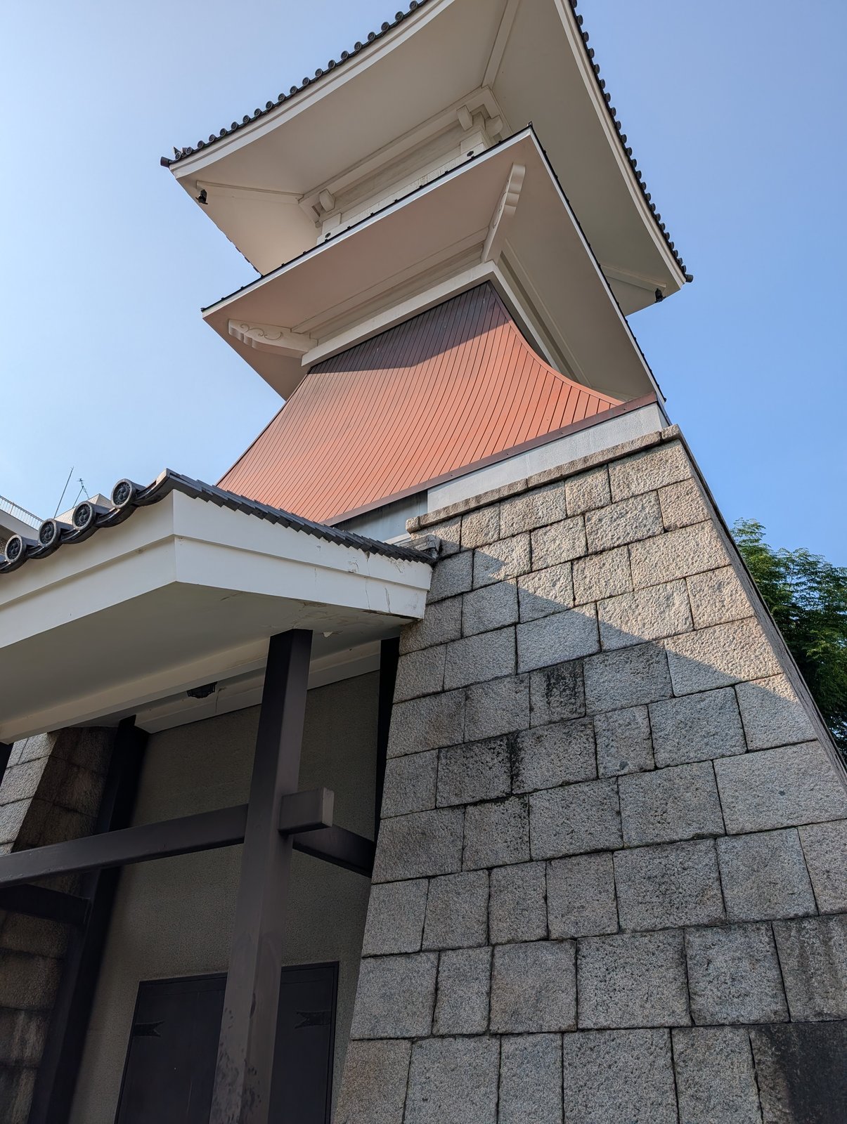 住吉高燈籠(かつての海岸線を示す灯台跡)の写真